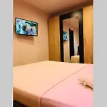 アパート Butterfly Mamaia Intrare コンスタンツァ